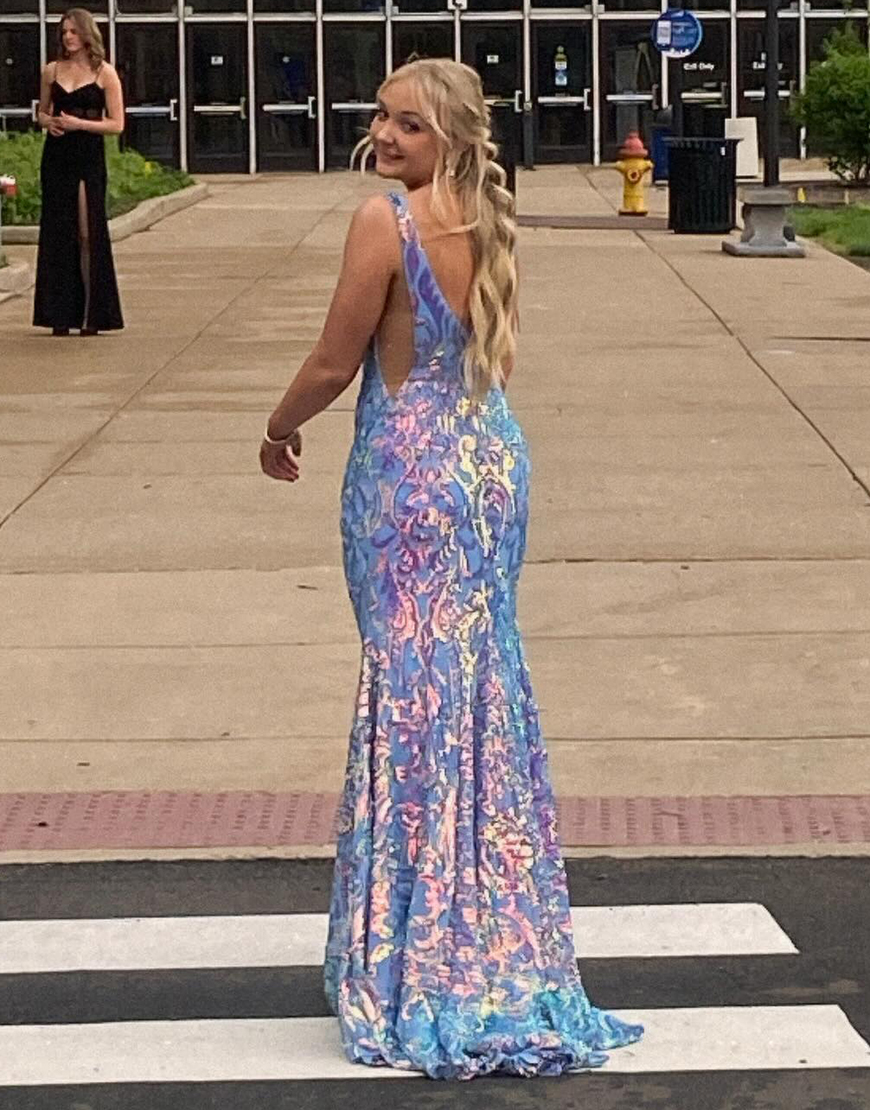 Berlinnova Women Gorgeous Light Blue Long Prom Dress Sparkly Mermaid V-Neck Backless Pageant Dress With Sequins