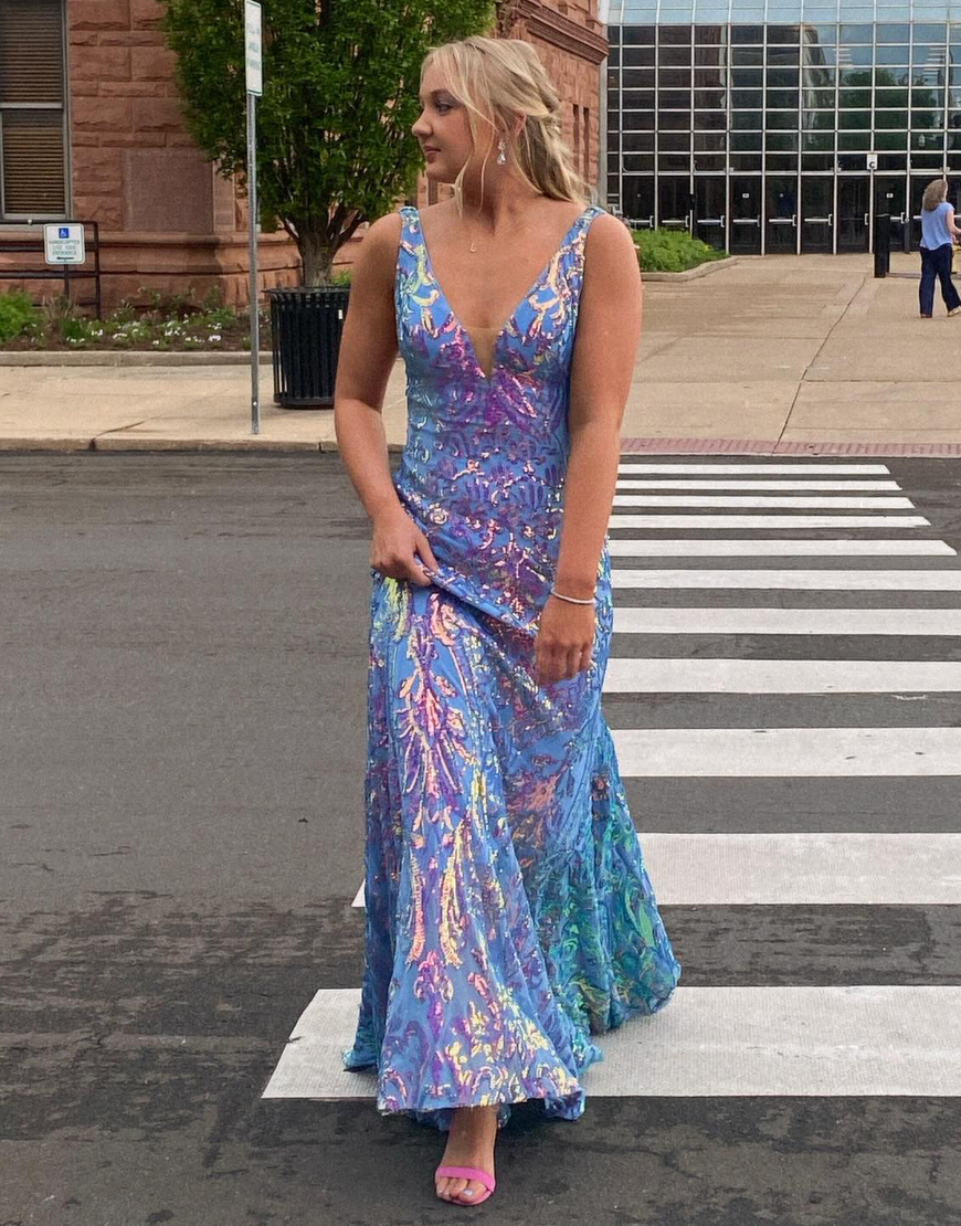 Berlinnova Women Gorgeous Light Blue Long Prom Dress Sparkly Mermaid V-Neck Backless Pageant Dress With Sequins