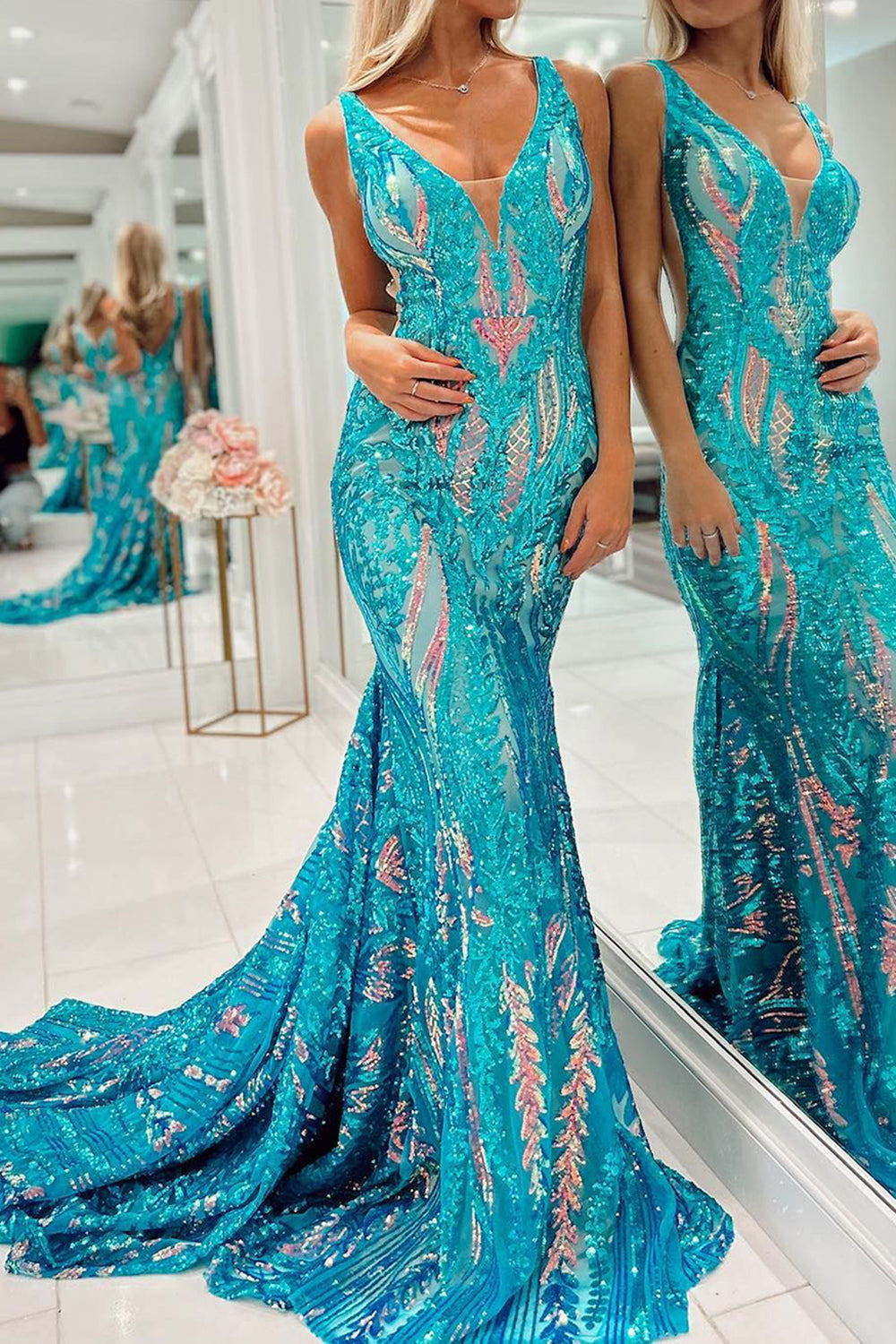 Berlinnova Women Gorgeous Blue Long Prom Dress Sparkly Mermaid V-Neck Backless Pageant Dress With Sequins