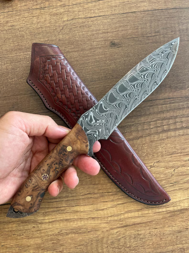 Eredeti damaszkuszi Bowie kés gesztenyefa nyéllel, 150 rétegű kovácsolással, kézzel készített kovácsművésszel. Ár