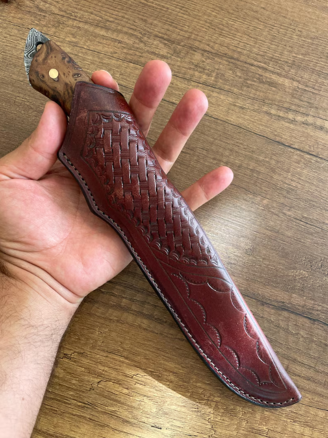 Eredeti damaszkuszi Bowie kés gesztenyefa nyéllel, 150 rétegű kovácsolással, kézzel készített kovácsművésszel. Ár