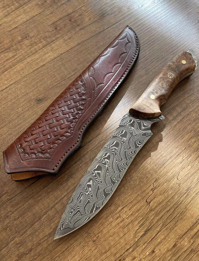 Eredeti damaszkuszi Bowie kés gesztenyefa nyéllel, 150 rétegű kovácsolással, kézzel készített kovácsművésszel. Ár