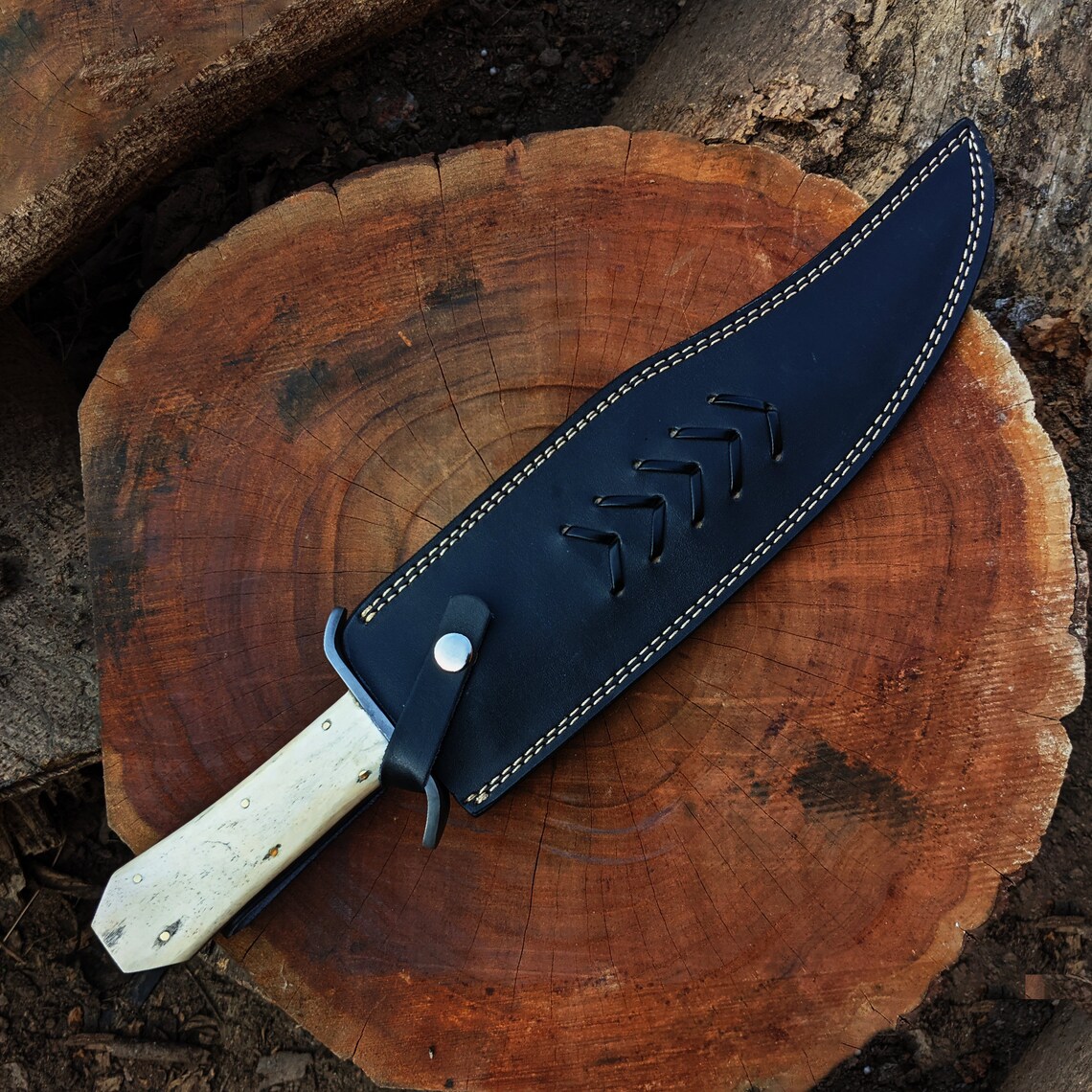 Kézzel készített Bowie kés: 5160 rugóacél, stabil csontnyél