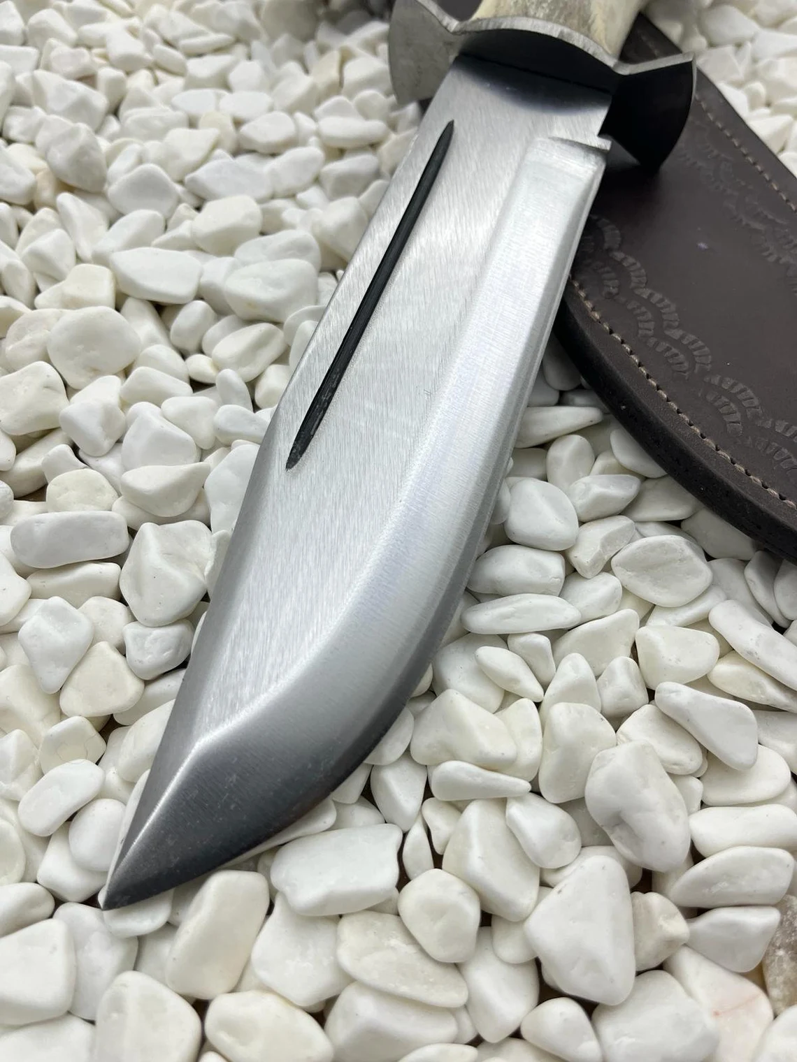 Kézzel készített Bowie túrakés agancsnyéllel