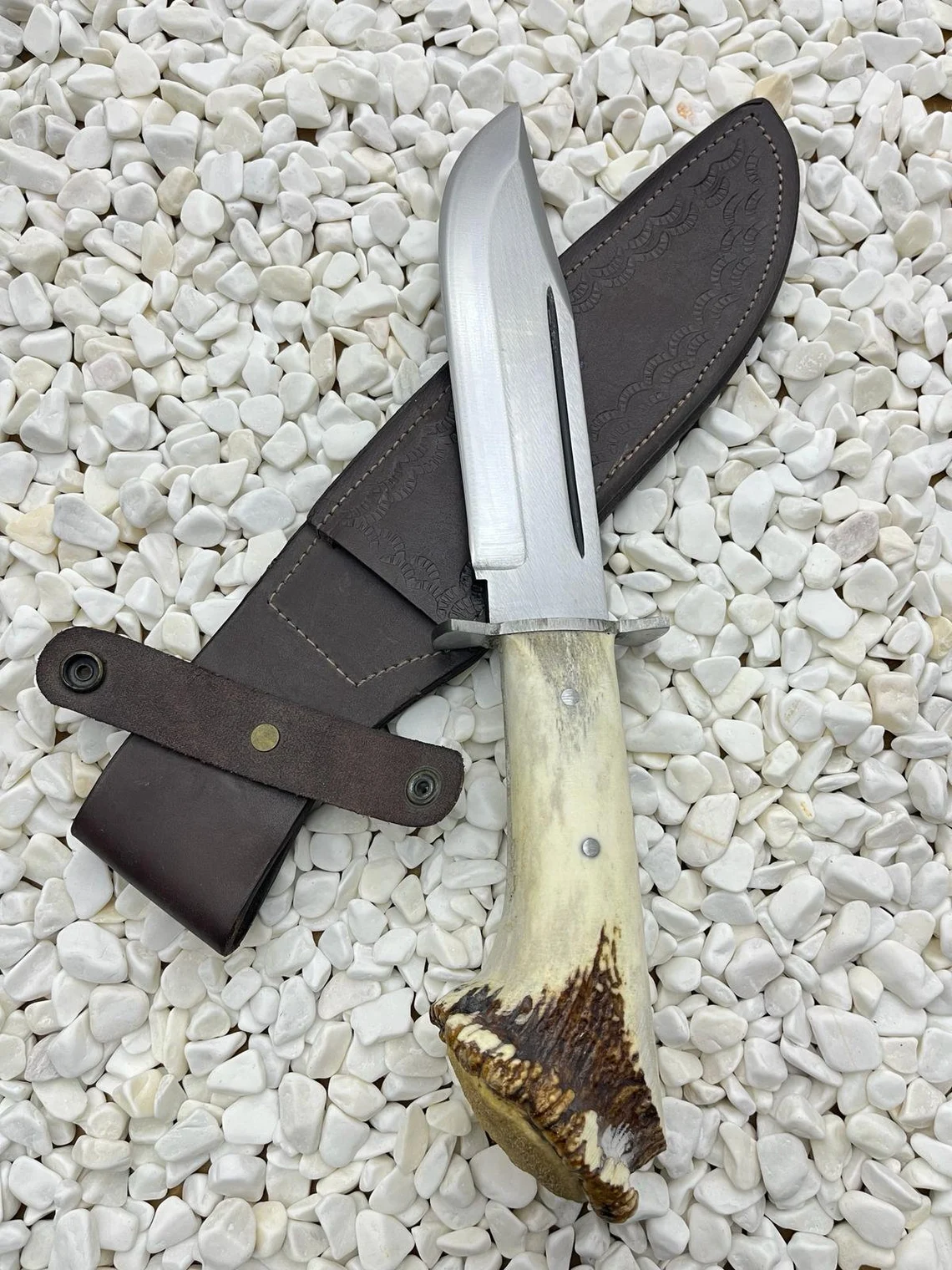 Kézzel készített Bowie túrakés agancsnyéllel