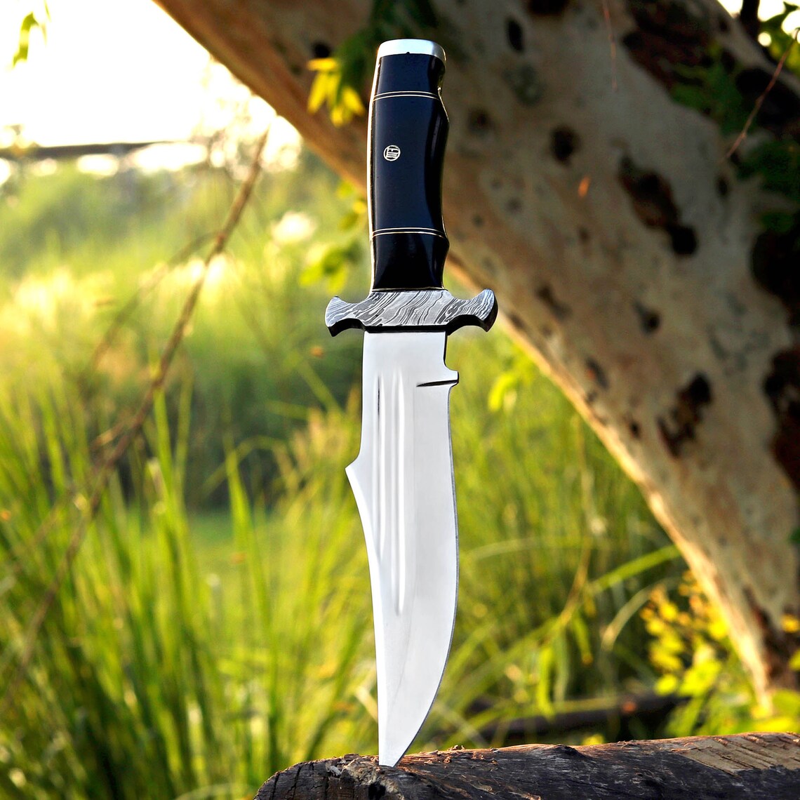 Kézzel készített J2 Kovács vadászkés acélból, bőr tokkal - Igazi ajándék férfiaknak.