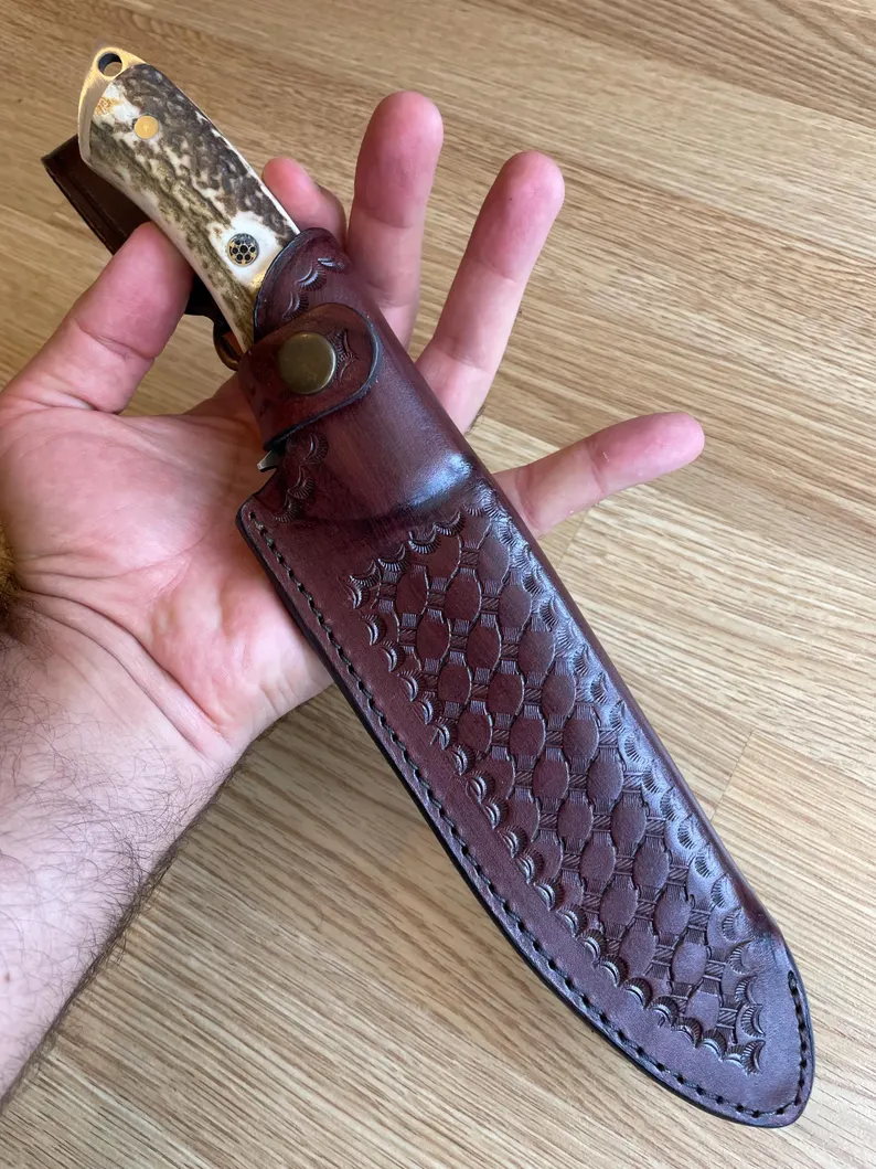 Kovácsmester kézzel készített - 1075 szénacél penge, szarvasagancs nyél - kempingkés - vadászkés