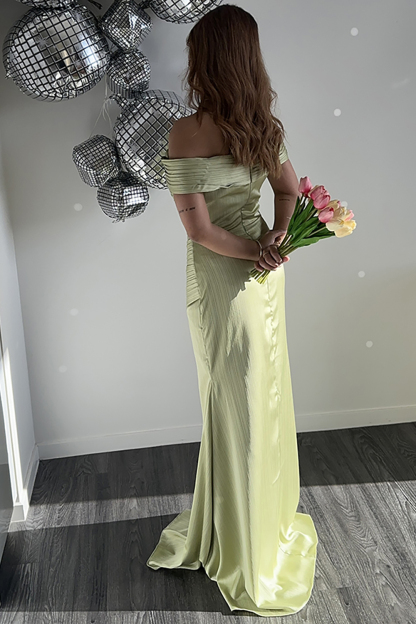 Gorgeous Green Off the Shoulder Sheath Ruched Maxi Formal Dress