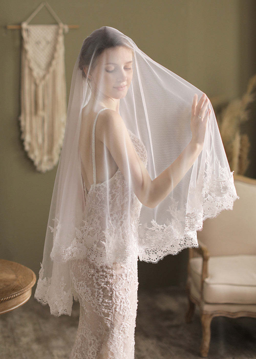 Two-tier Lace Applique Edge Tulle Waltz Bridal Veils