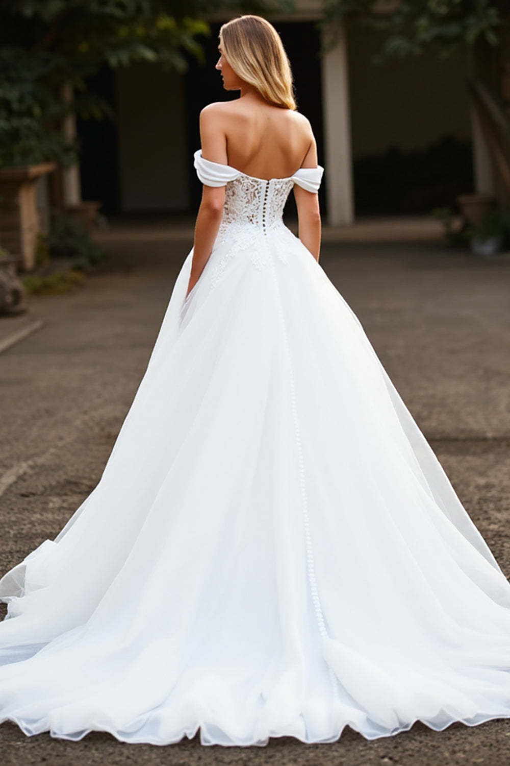 Ball Gown White Tulle Sweep Train Wedding Dress with Appliques