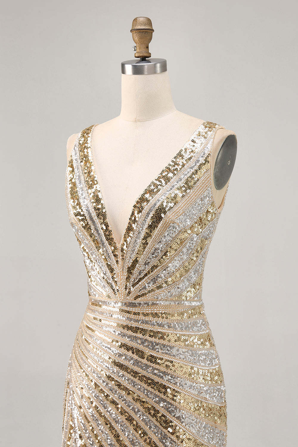 Sparkly Golden V-Neck Sequined Tight Short Homecoming Dress