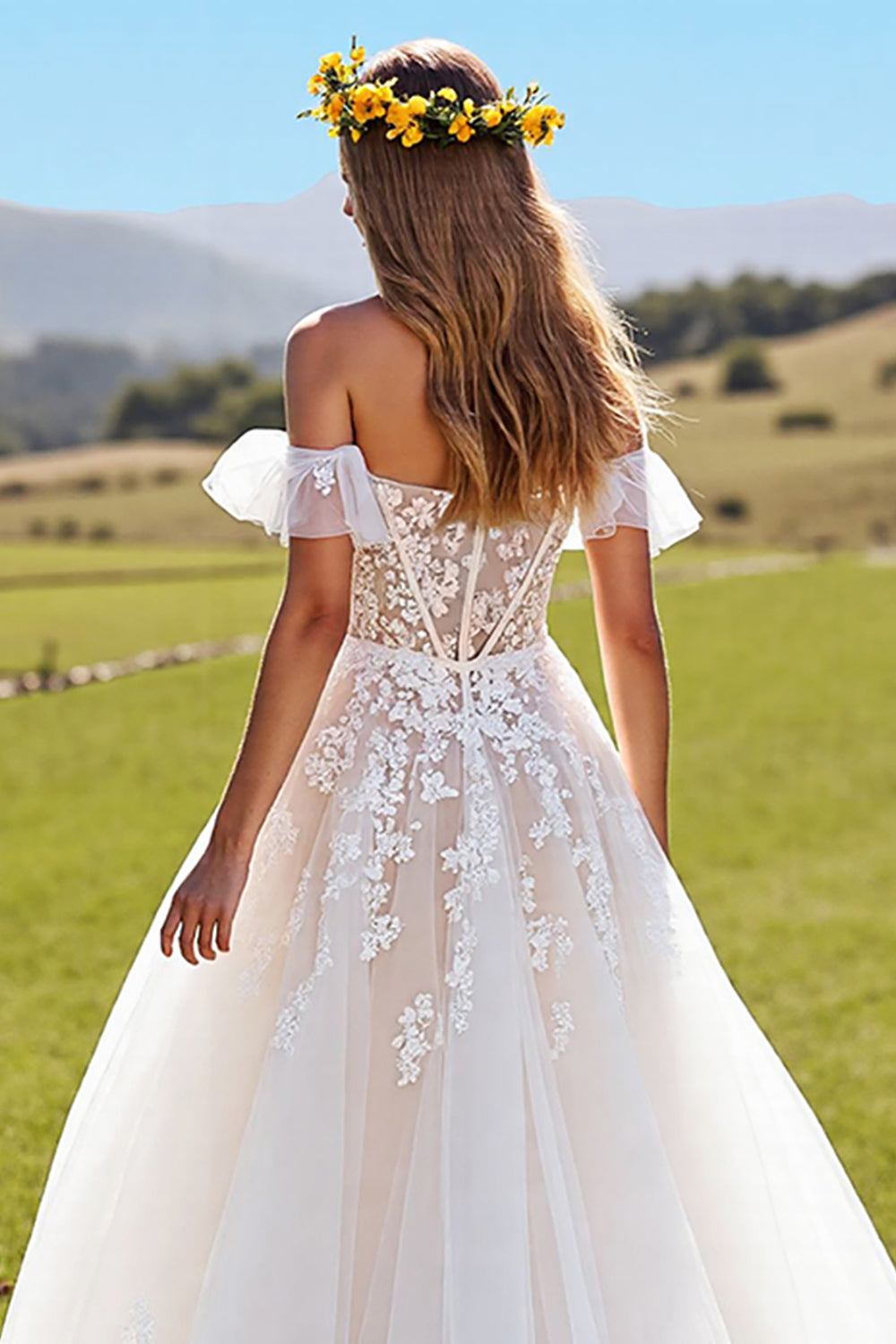 Tulle A-Line Corset Ivory Sweep Train Wedding Dress with Appliques