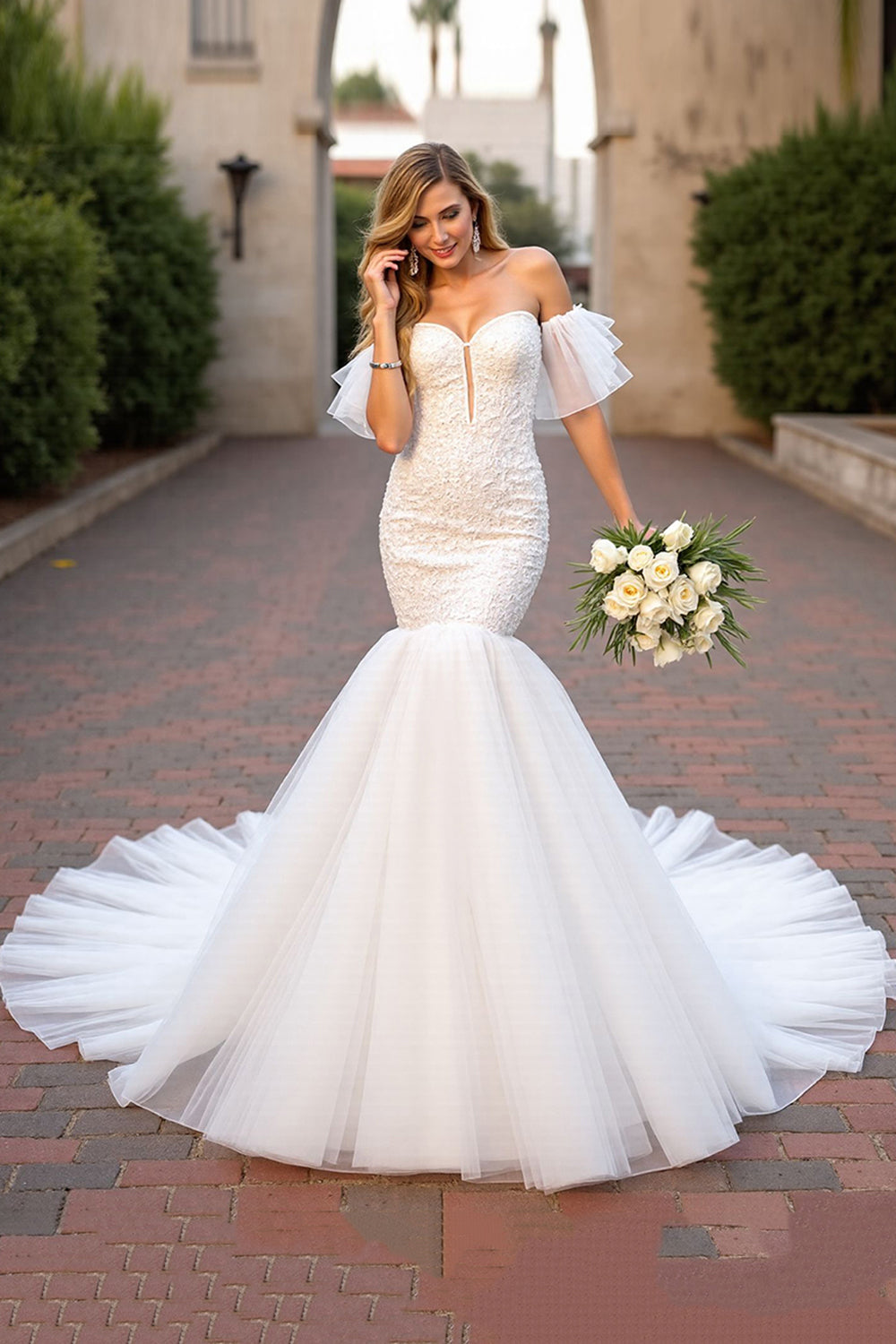 Tulle Sweetheart Ivory Sweep Train Mermaid Wedding Dress with Sleeves