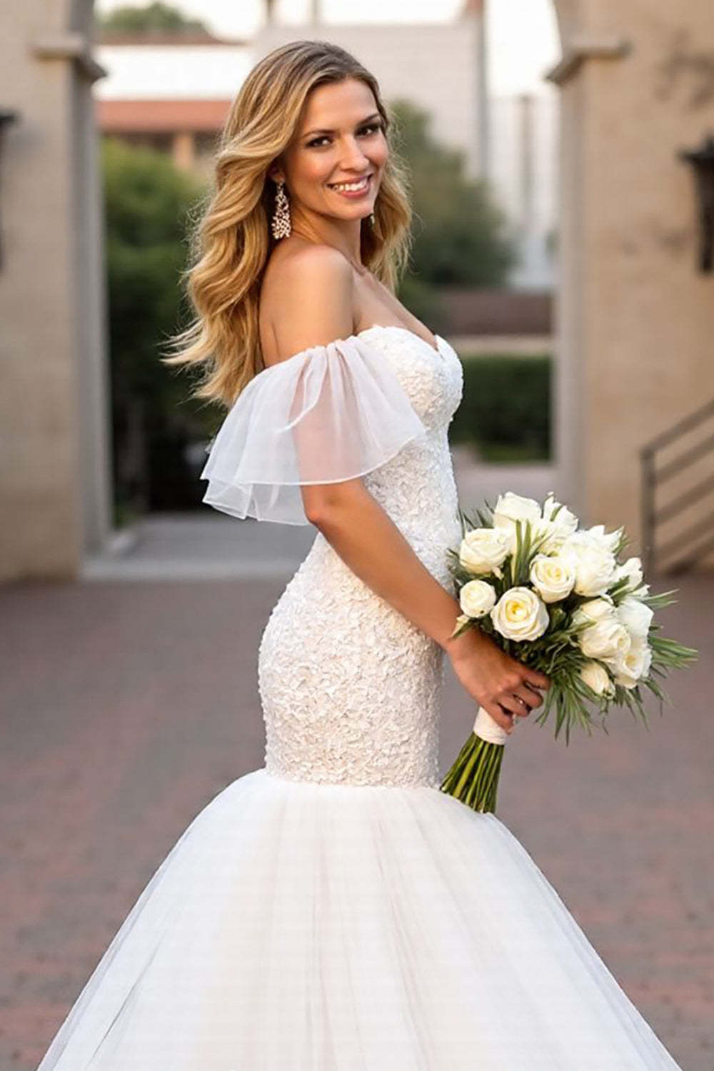 Tulle Sweetheart Ivory Sweep Train Mermaid Wedding Dress with Sleeves