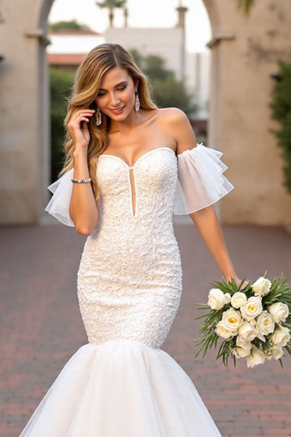 Tulle Sweetheart Ivory Sweep Train Mermaid Wedding Dress with Sleeves