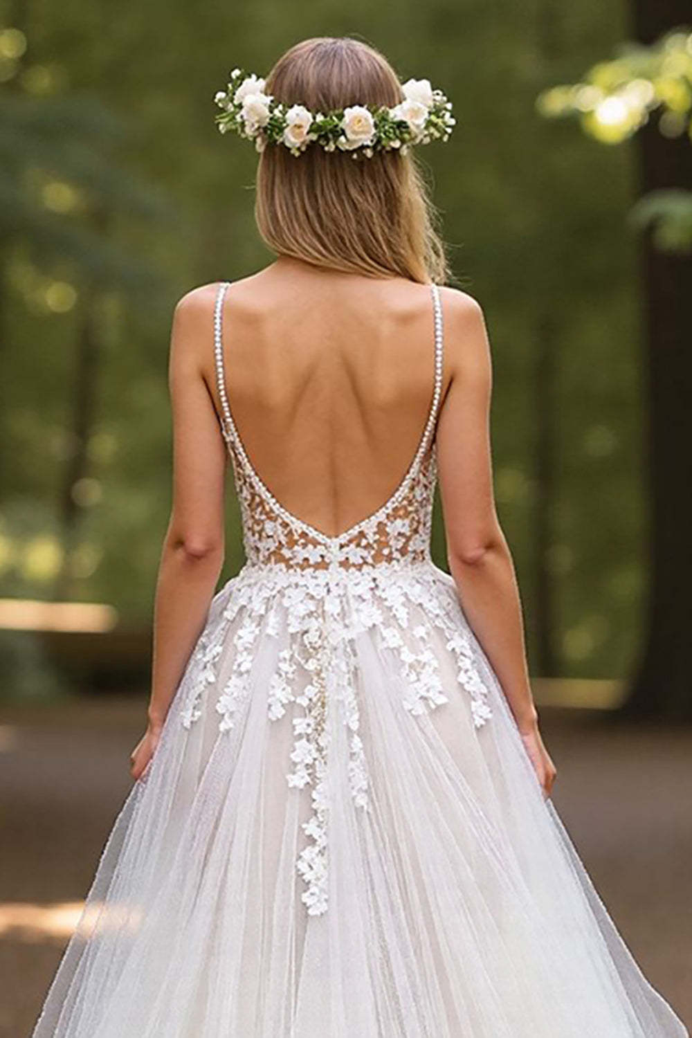 Deep V-Neck Tulle Ball Gown Ivory Wedding Dress with Appliques