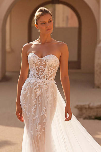 Ivory Sweetheart Tulle A Line Sweep Train Wedding Dress with Lace