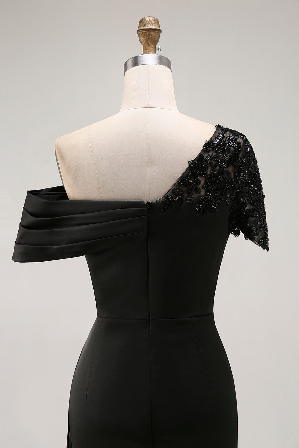 Plus Size Black Sheath One Shoulder Maxi Mother of the Bride Dress with Sequins