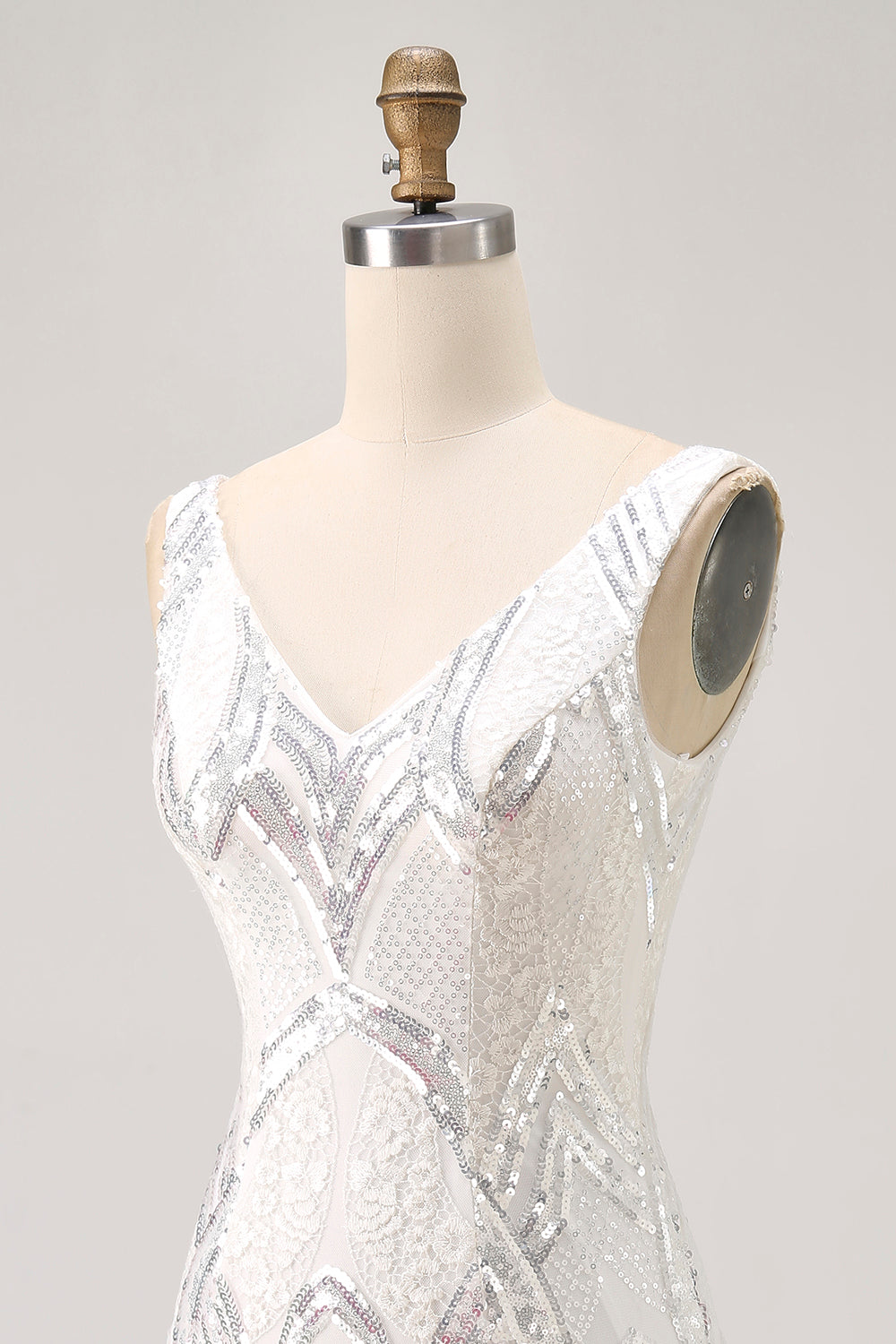 Sparkly Sequined White Tight V-Neck Short Homecoming Dress with Lace
