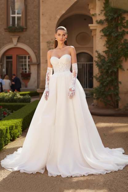 Leely Women Ivory Chiffon Sweep Train Wedding Dress with Lace Ball Gown Sweetheart Backless Bridal Dress