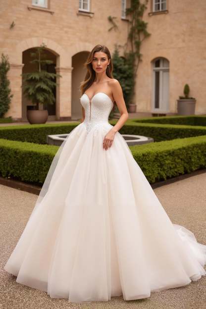 Leely Women Ivory Tulle Sweep Train Wedding Dress Sweetheart Ball Gown Bridal Dress with Lace