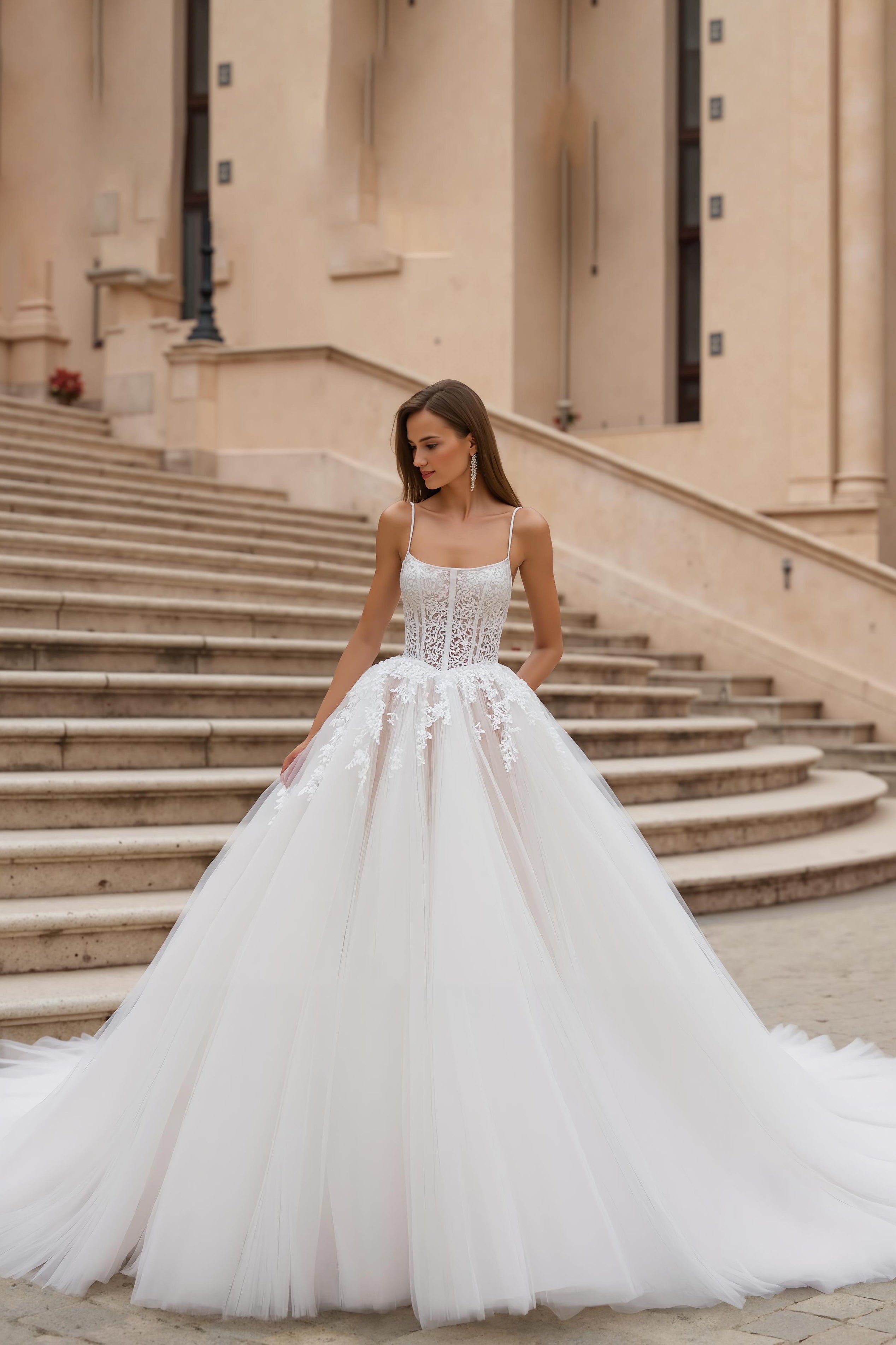 Leely Women Ivory Corset Ball Gown Tulle Wedding Dress with Lace Spaghetti Straps Sweep Train Bridal Dress