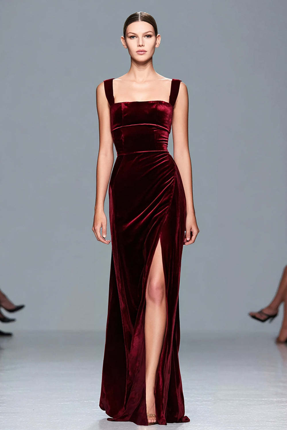 Leely Women Elegant Burgundy Velvet Maxi Holiday Party Dress with Slit Sheath Square Neck Formal Dress