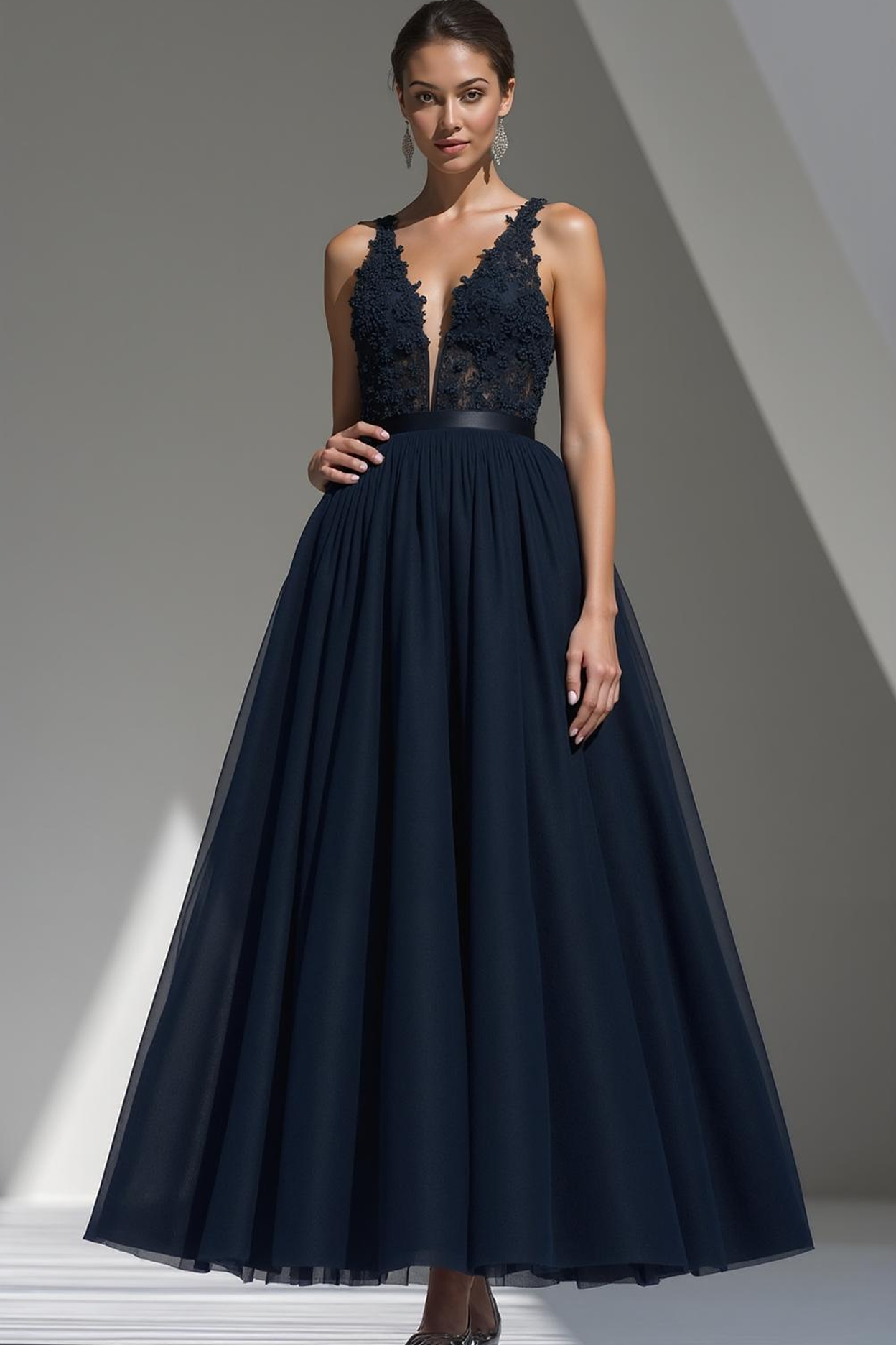Leely Women Black Maxi Evening Dress with Appliques A Line Thick Straps Formal Dress