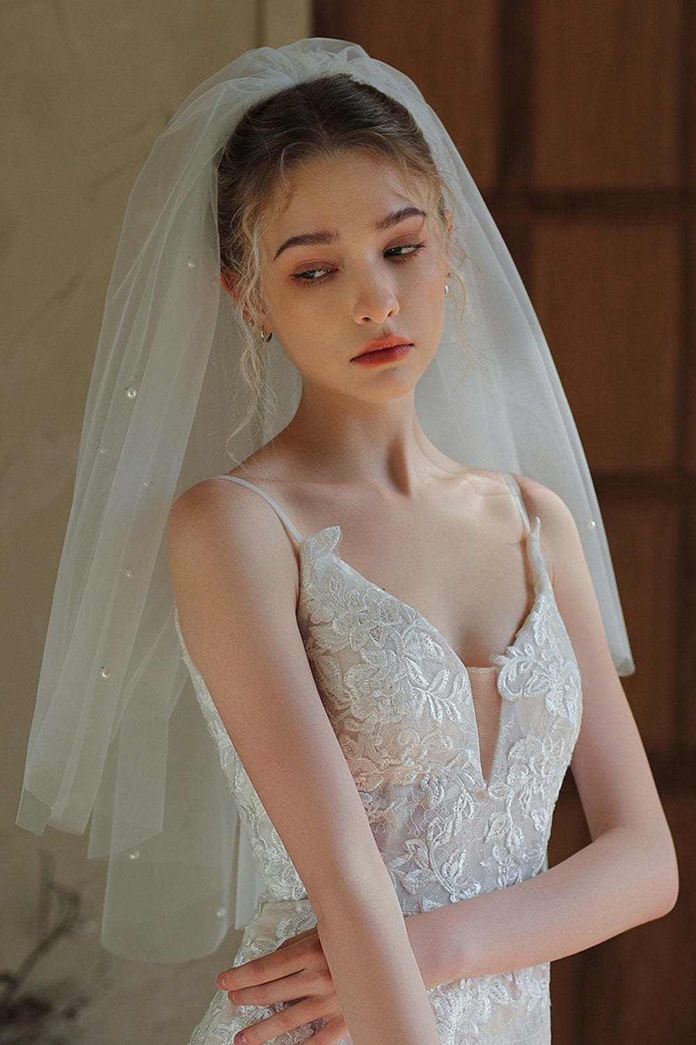 Ivory Short Tulle Bridal Veil with Pearls