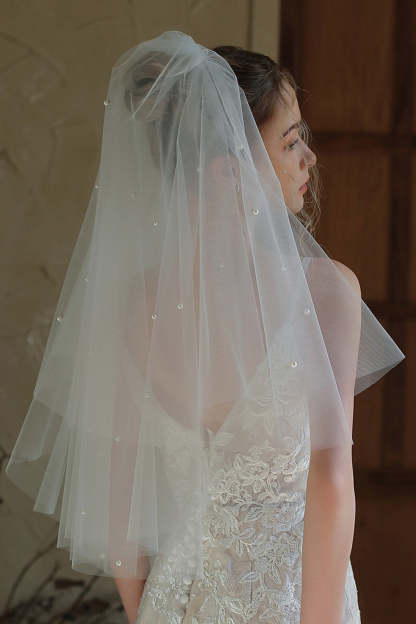 Ivory Short Tulle Bridal Veil with Pearls