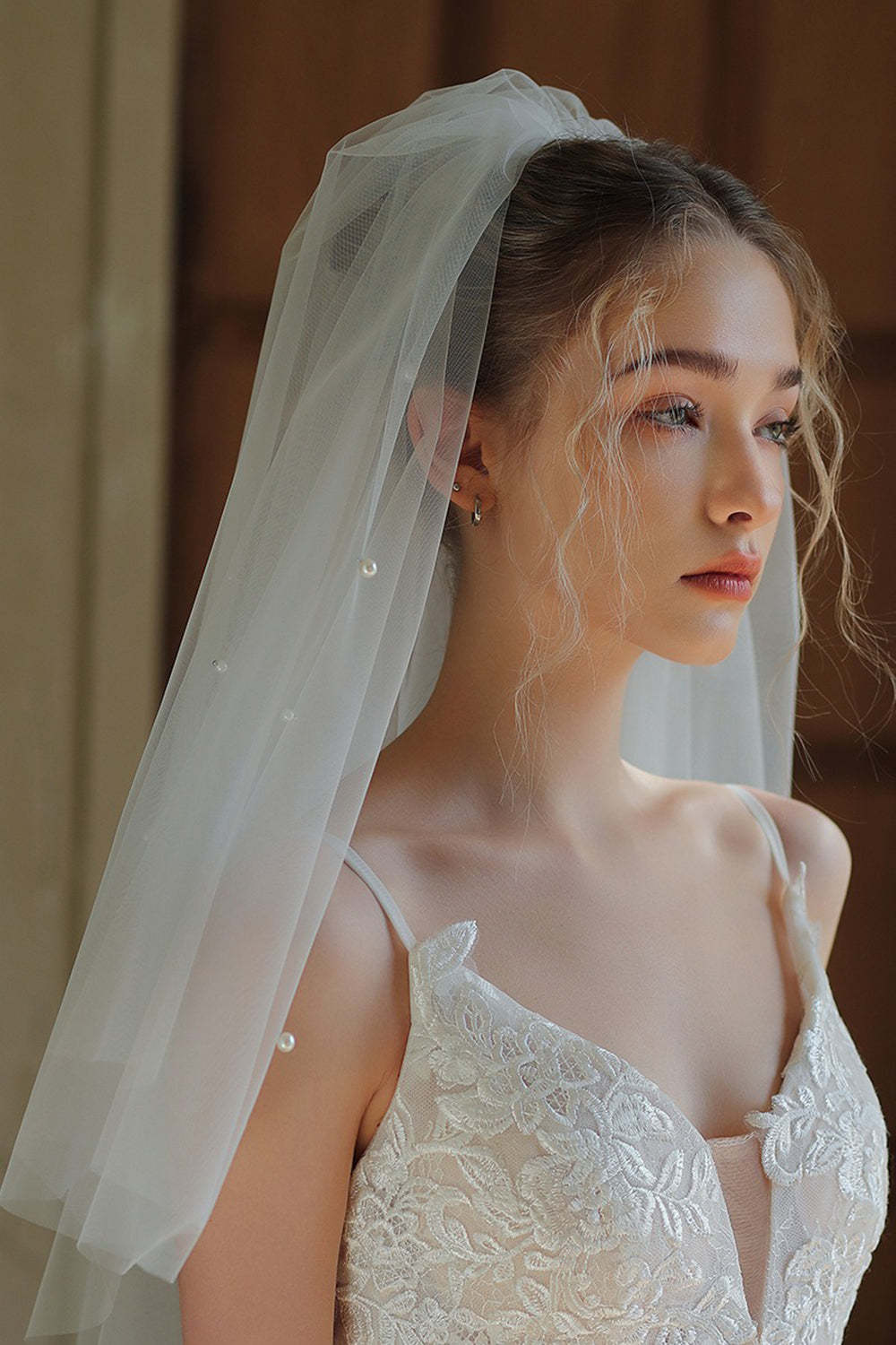 Ivory Short Tulle Bridal Veil with Pearls