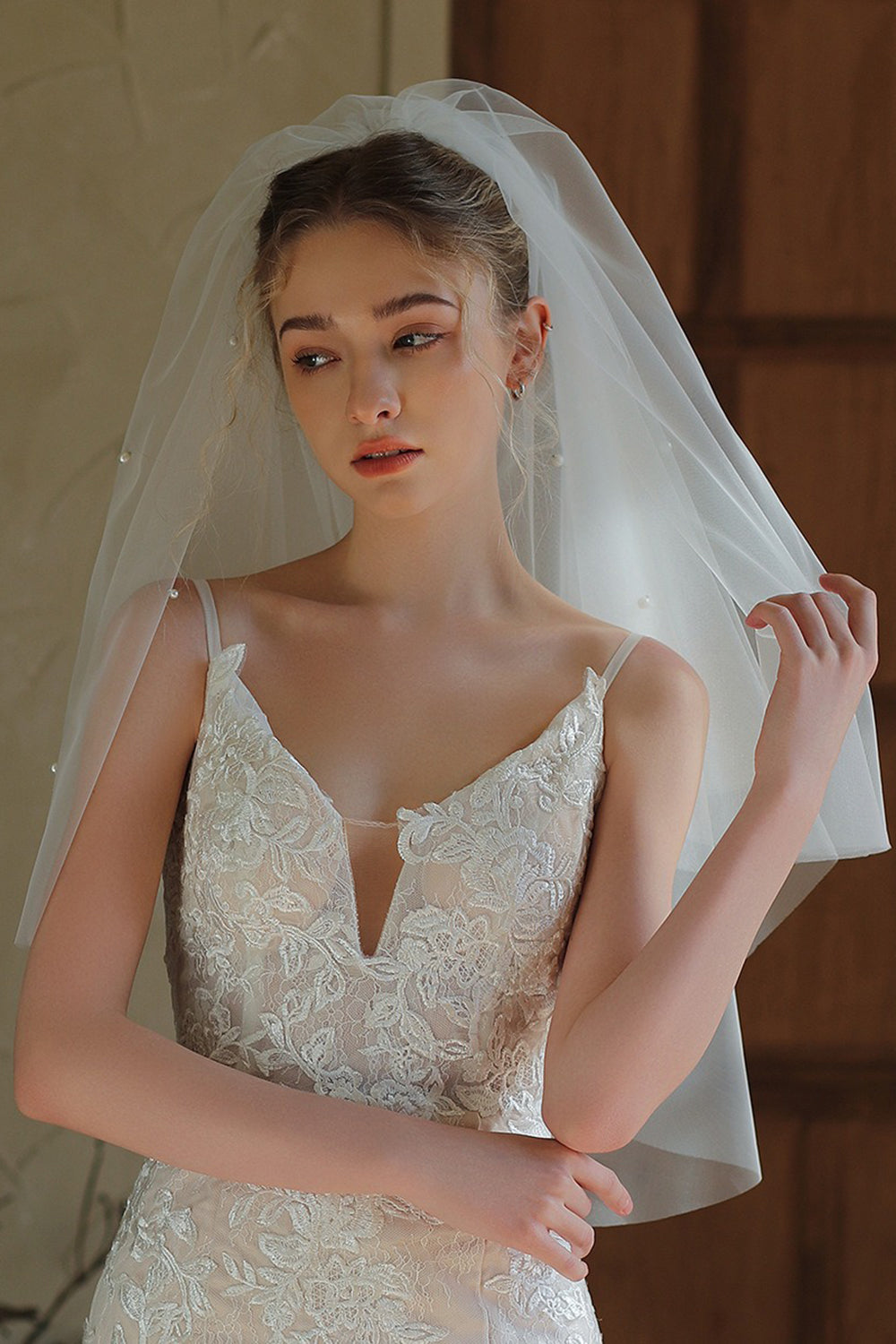 Ivory Short Tulle Bridal Veil with Pearls