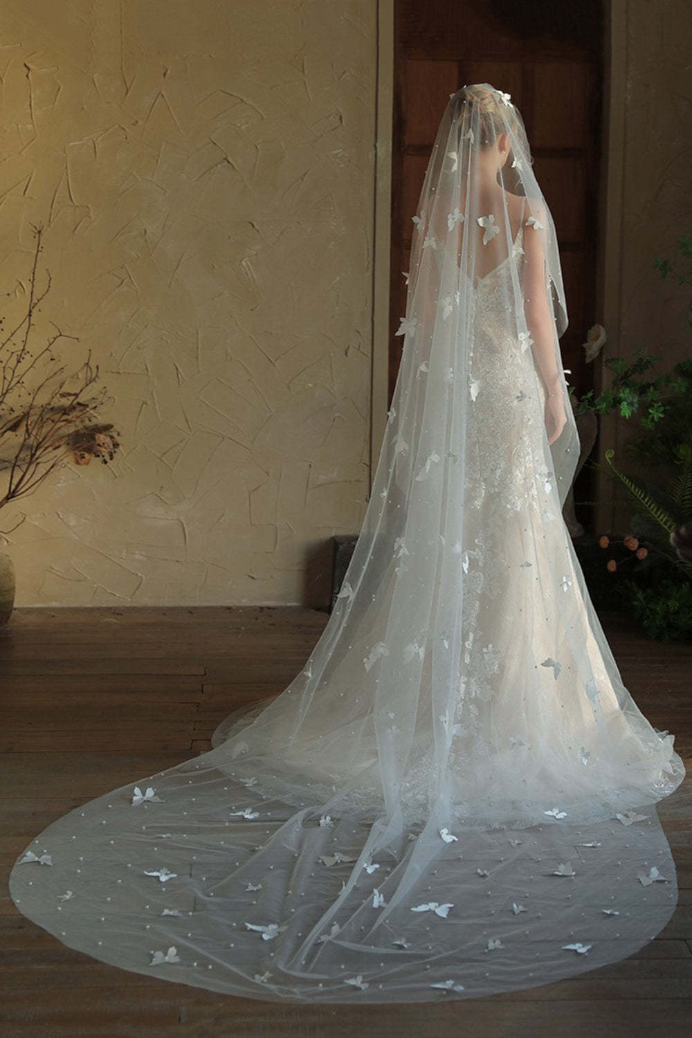 Leely Women Ivory Tulle Long Butterflies Wedding Veil