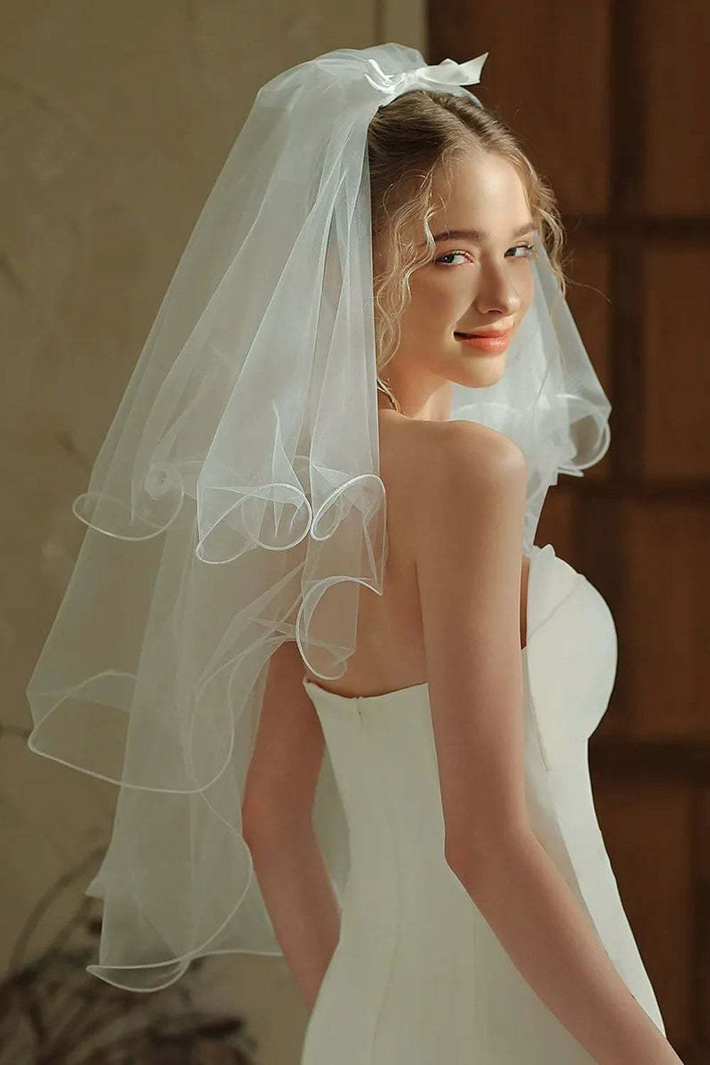 Ivory Tulle Bow Short Wedding Veil