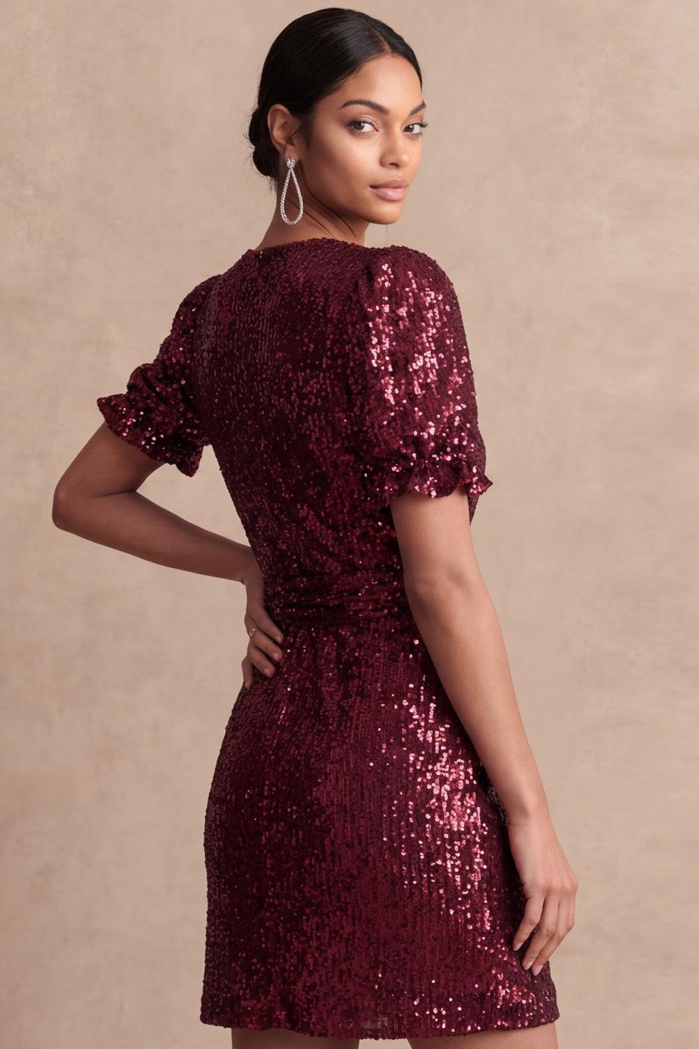 Sparkly Burgundy Bodycon V Neck Short Summer Wedding Guest Dress