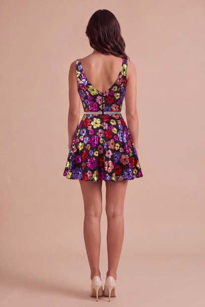 Sparkly Black A-Line V-Neck Sequins Short Homecoming Dress