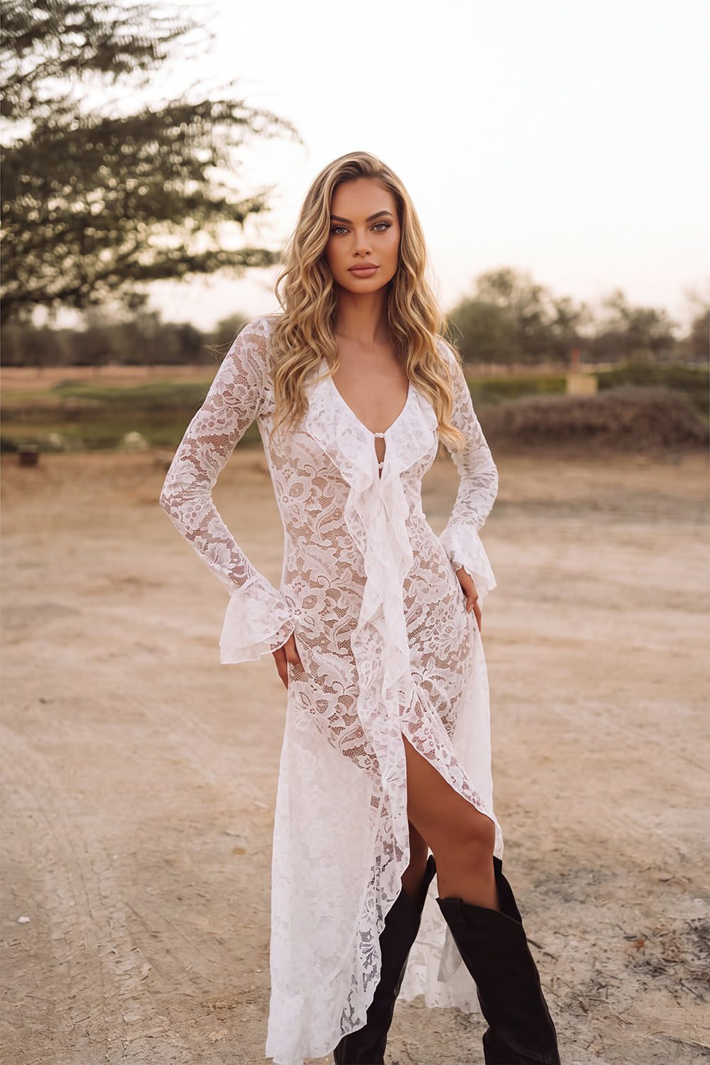 Leely Women White Asymmetrical Ruffled Boho Wedding Dress Lace A-Line V-Neck Backless Engagement Dress with Sleeves