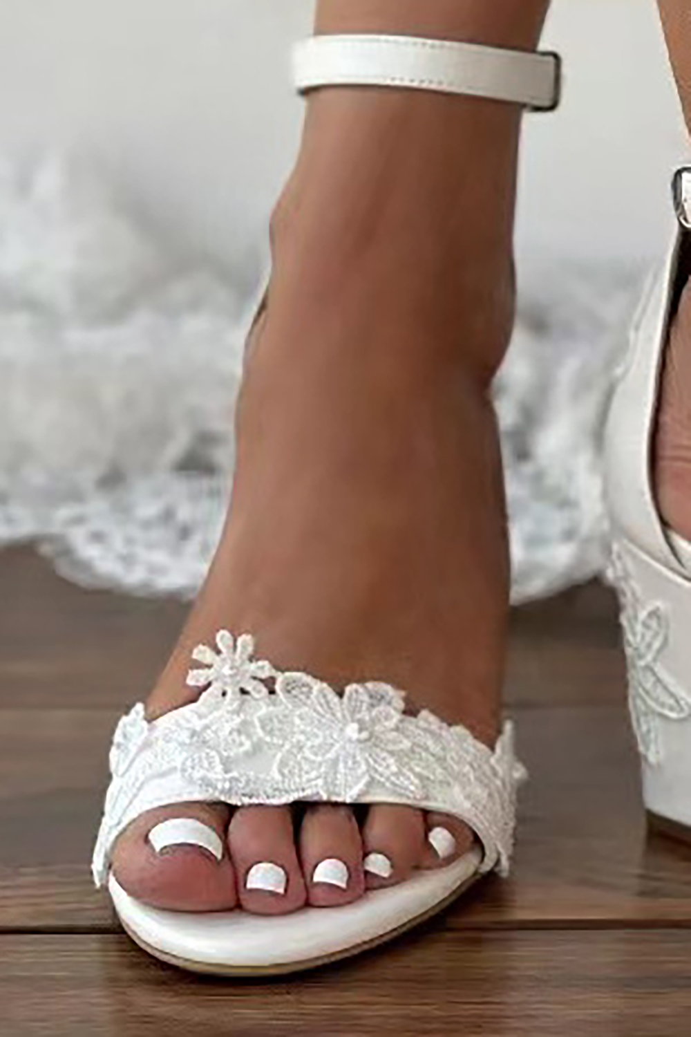 Leely White Chunky High Heels With Lace For Weddings