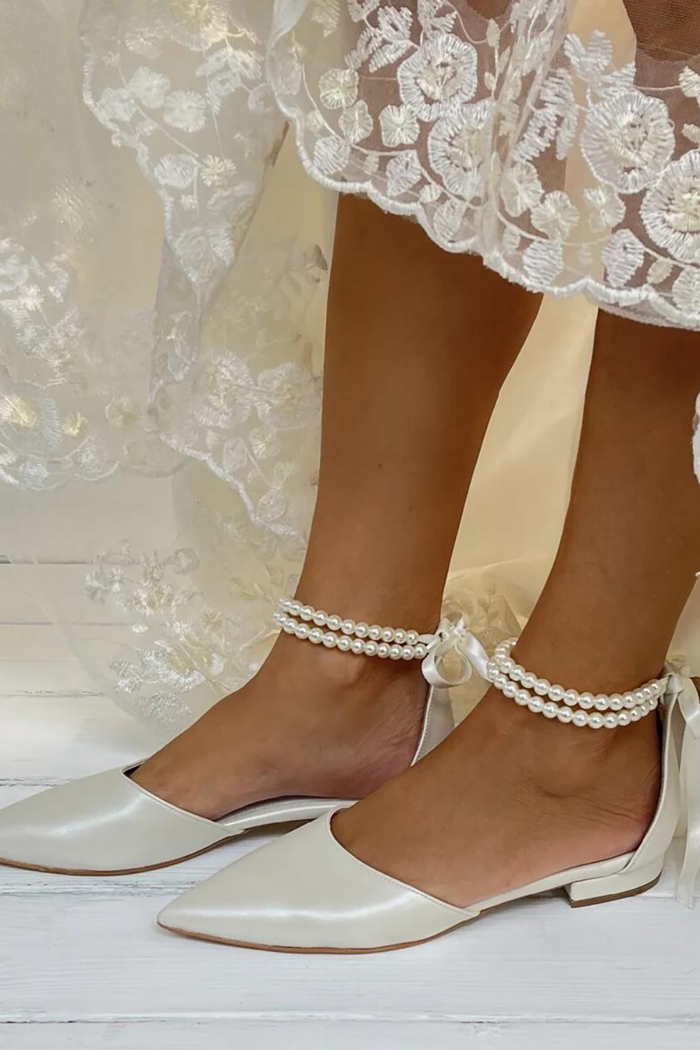 Closed Toe Pearl  Flats Shoes with Bow Pointed Toe for Wedding
