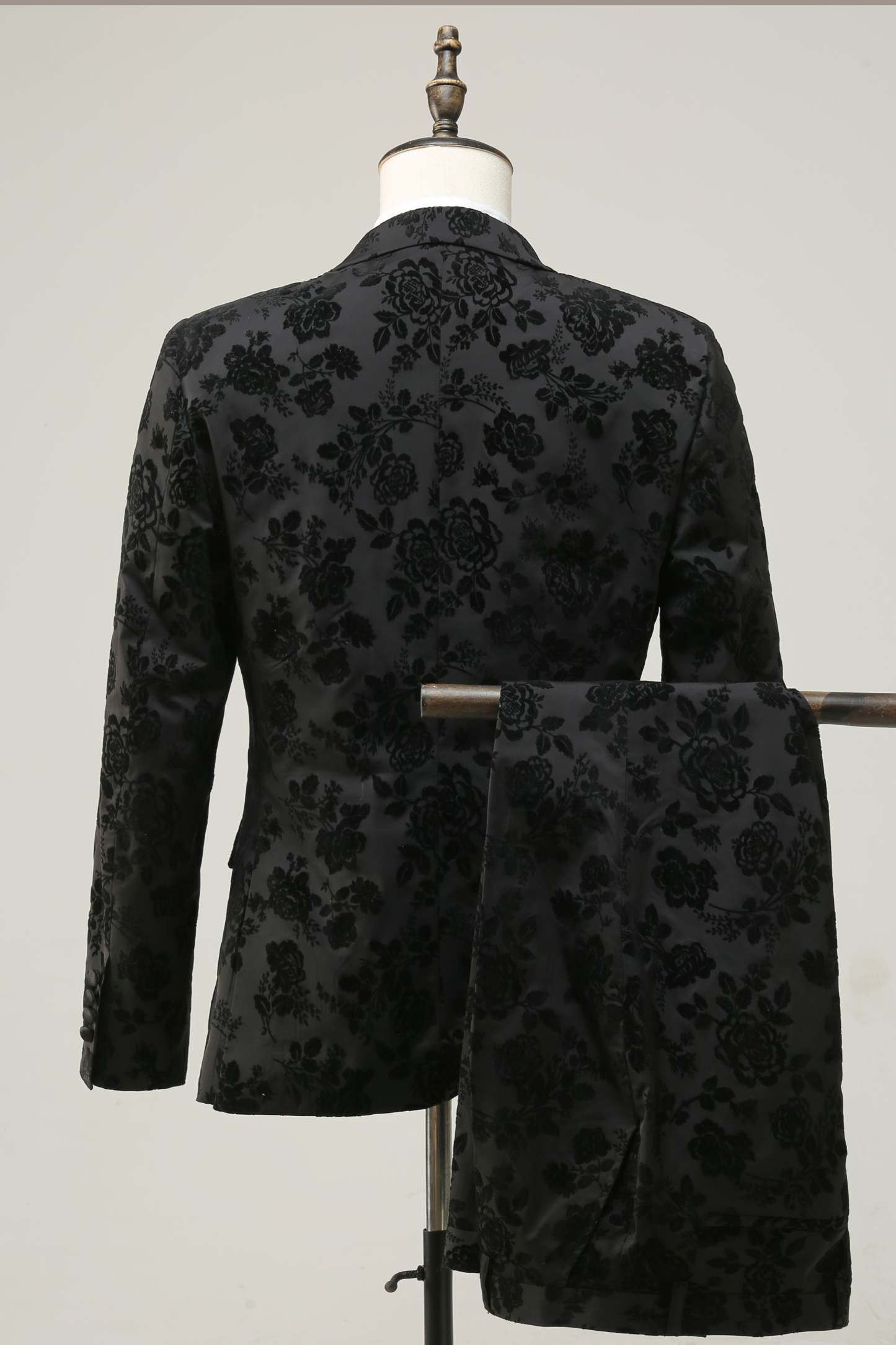 3 Piece Black Peak Lapel Jacquard Men's Prom Suits