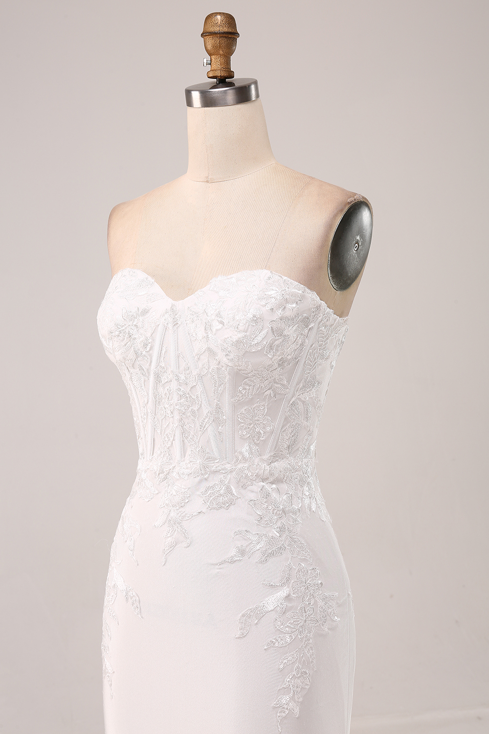 Lilac Sheath Strapless Corset Prom Dresses With Lace Appliques