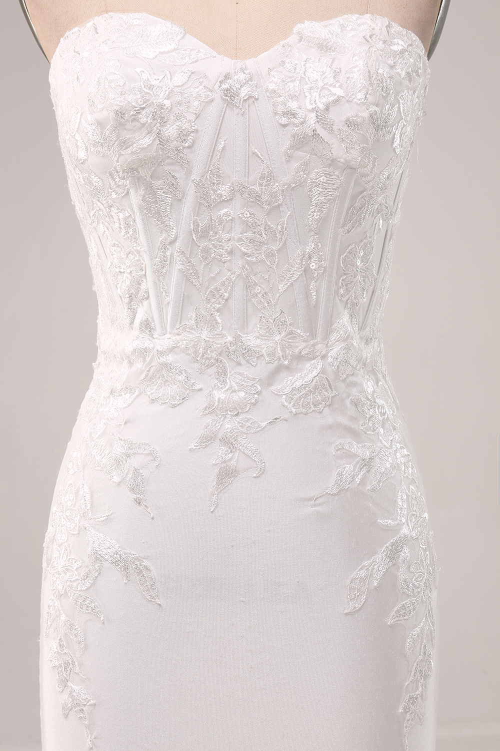 Lilac Sheath Strapless Corset Prom Dresses With Lace Appliques