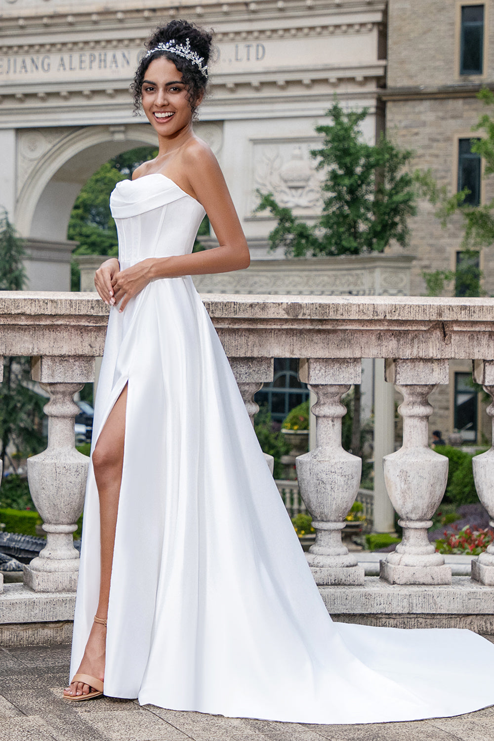 Leely Women Elegant White Wedding Dress With Slit A Line Strapless Pleated Sweep Train Bridal Dress