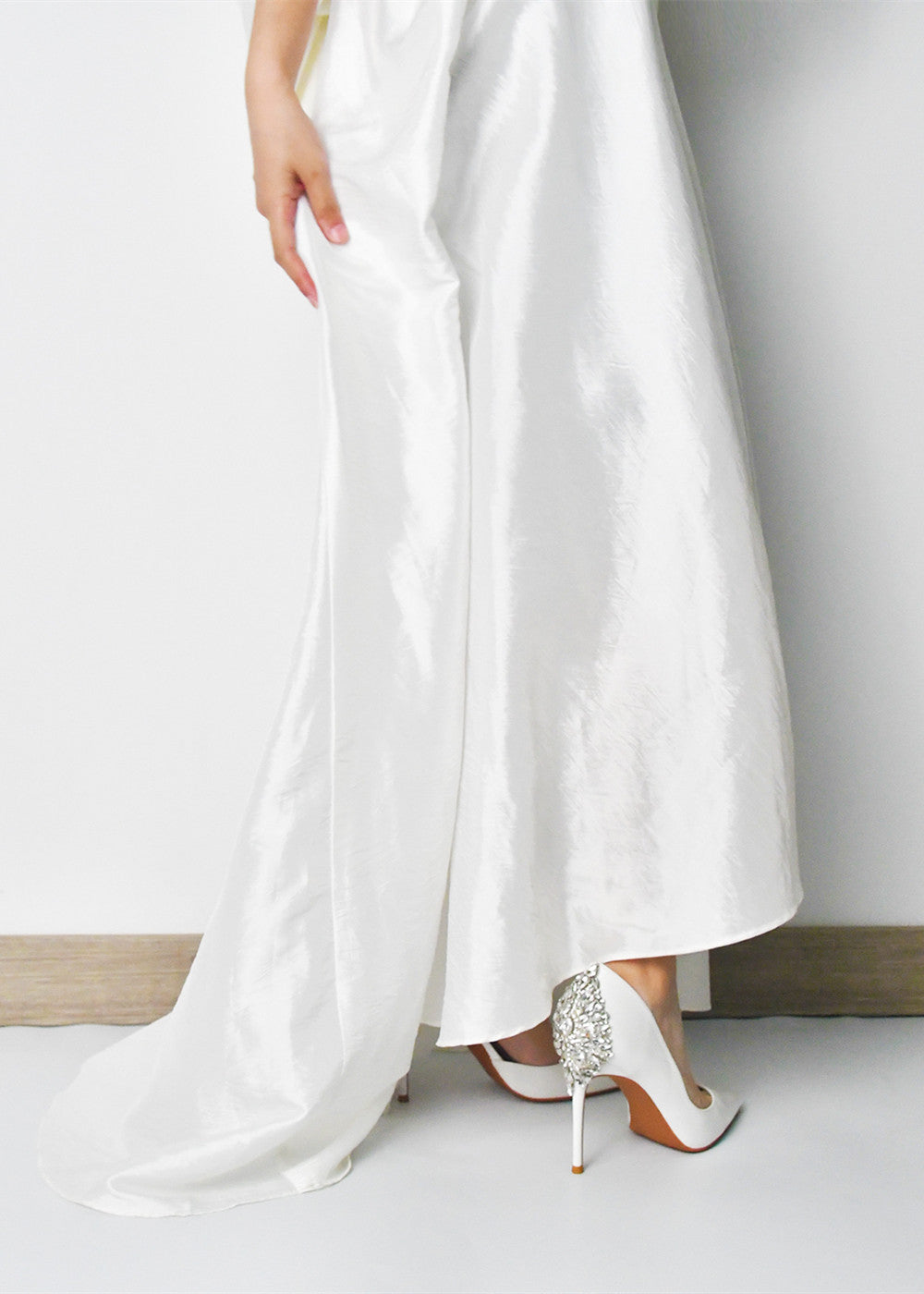 High Heel White Crystal Pointed Toe Wedding Shoes