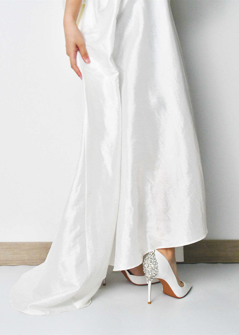 High Heel White Crystal Pointed Toe Wedding Shoes