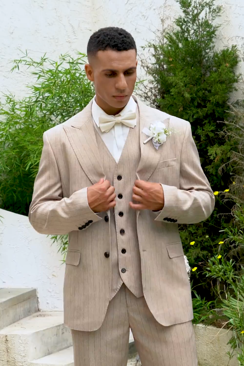 Ivory Peak Lapel Pinstripe Single Breasted 3 Piece Men's Wedding Suits