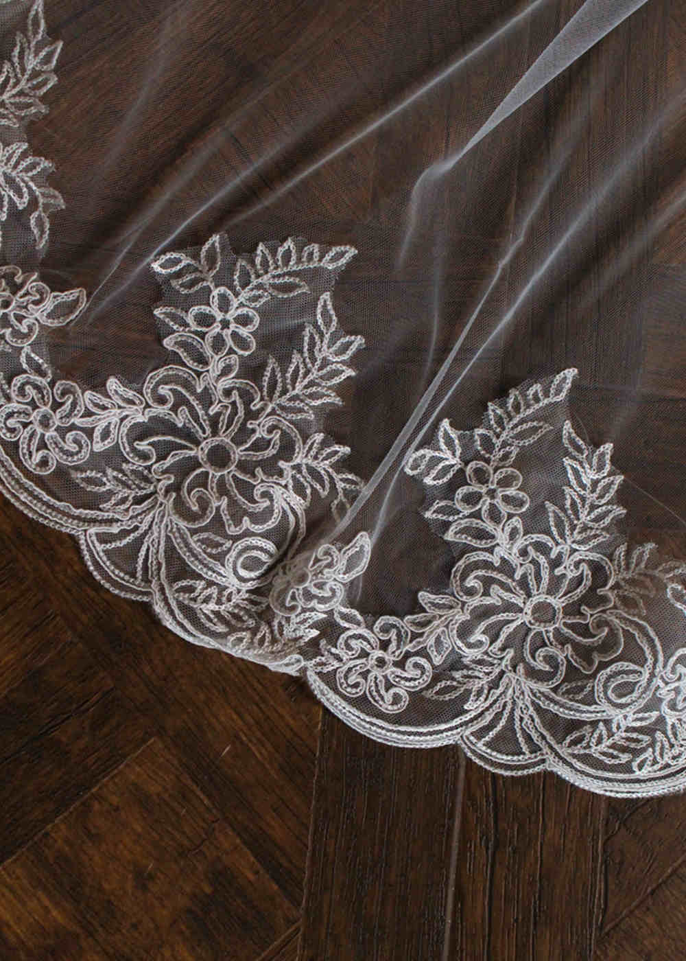 One-tier Tulle Chapel Bridal Veils With Applique Lace