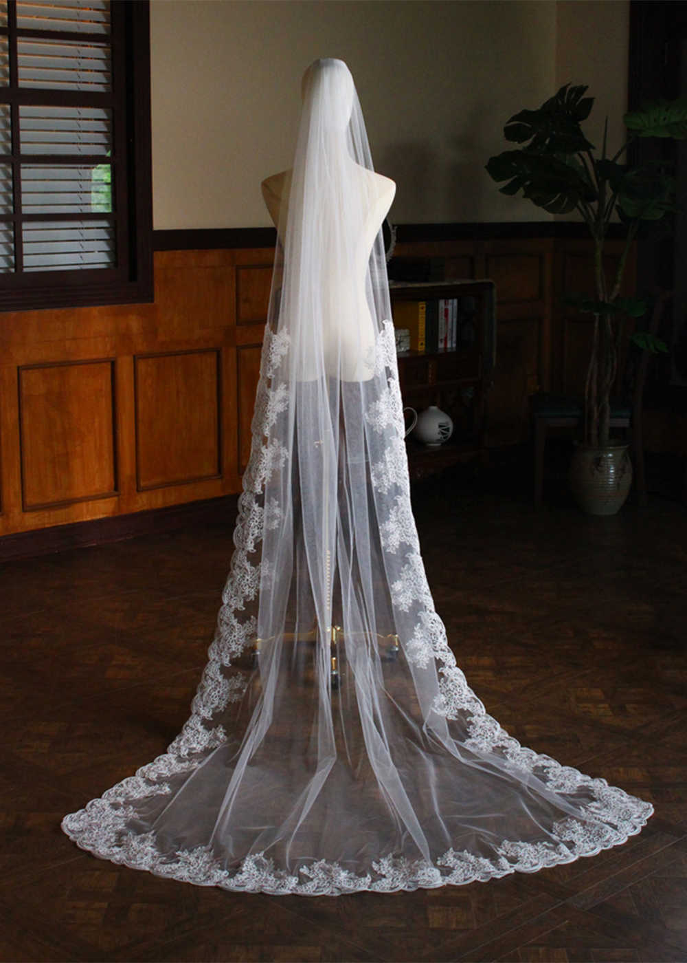 One-tier Tulle Chapel Bridal Veils With Applique Lace