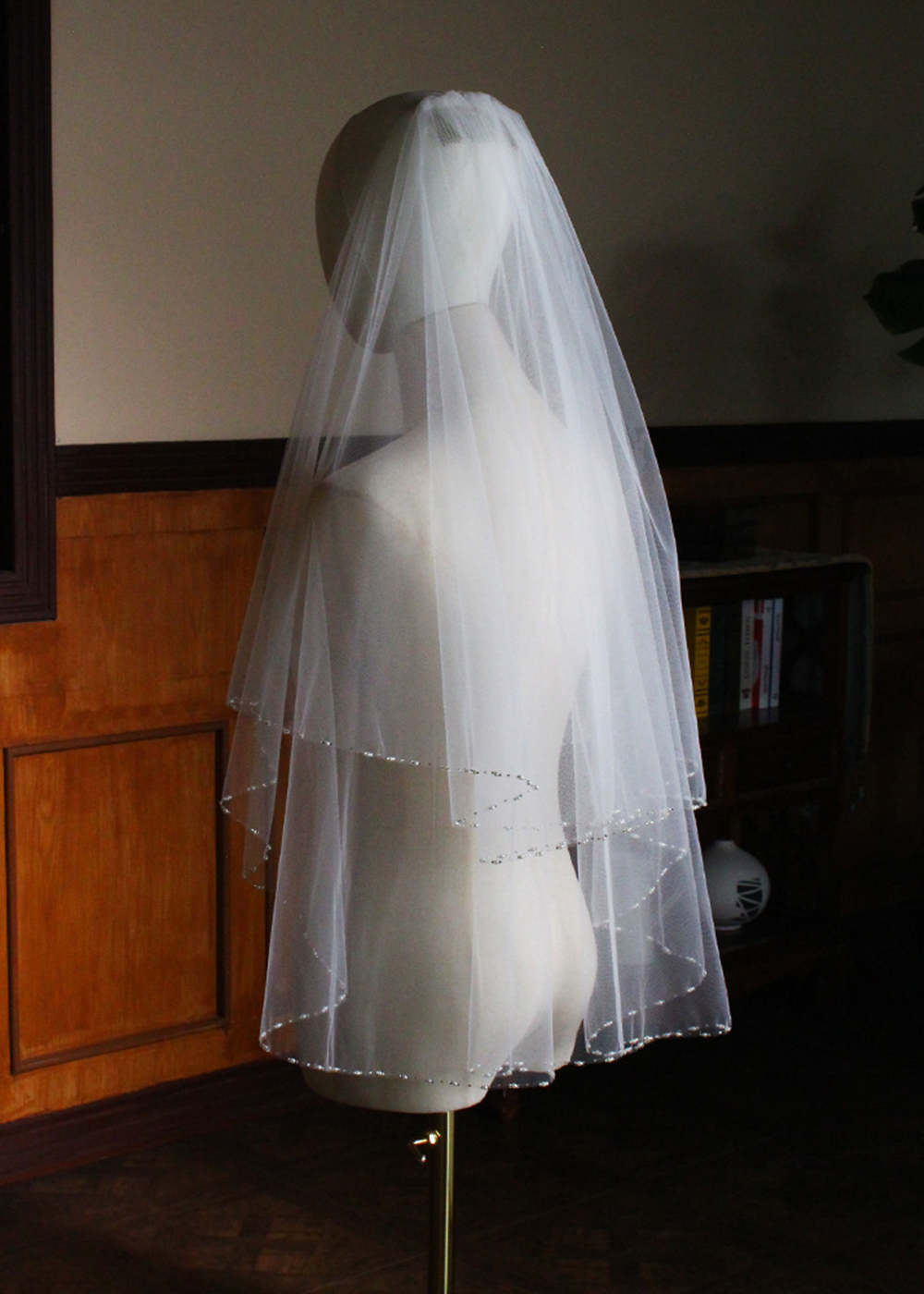 Two-tier Beaded Trim Edge Hip Length Bridal Veils