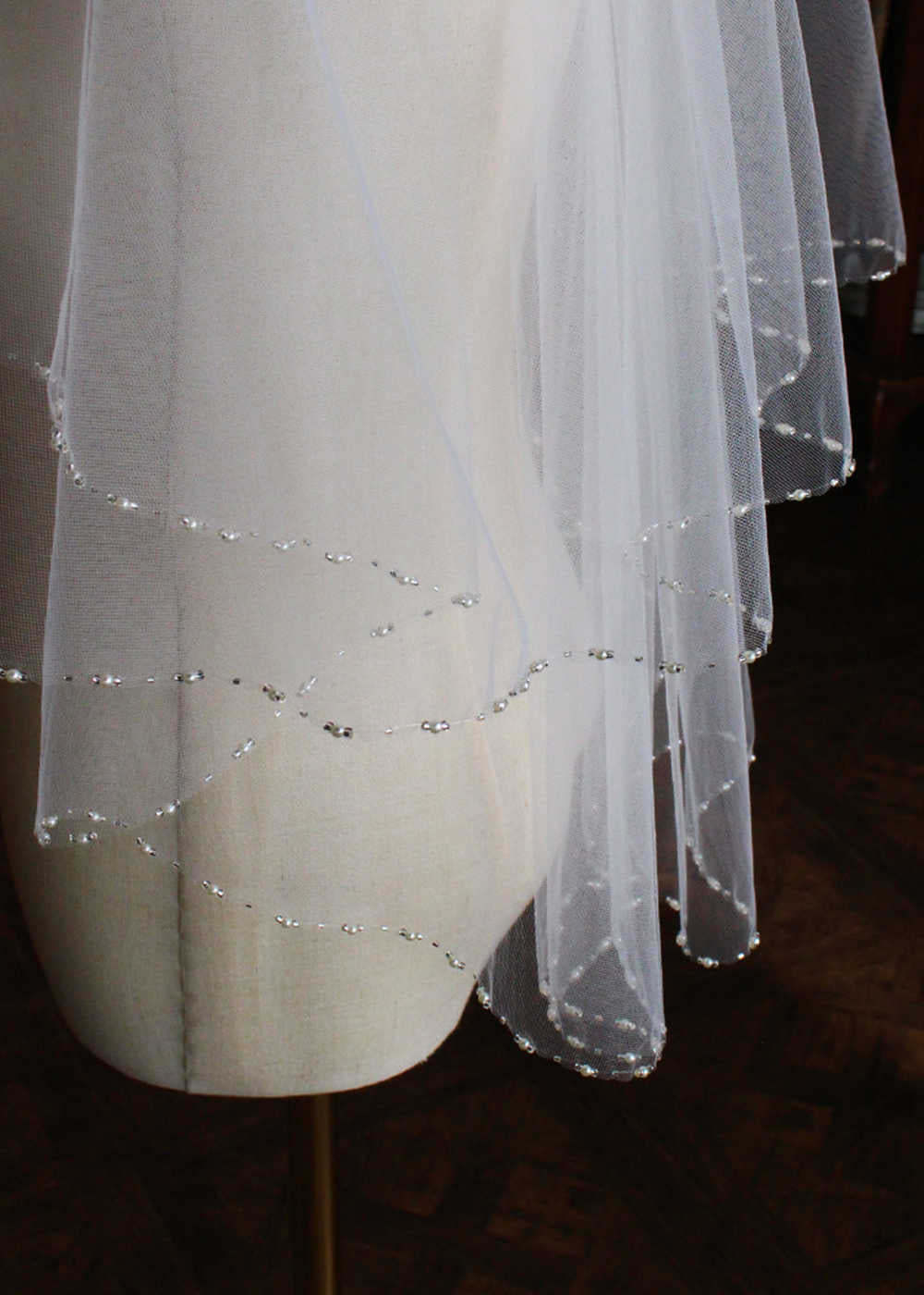 Two-tier Beaded Trim Edge Hip Length Bridal Veils